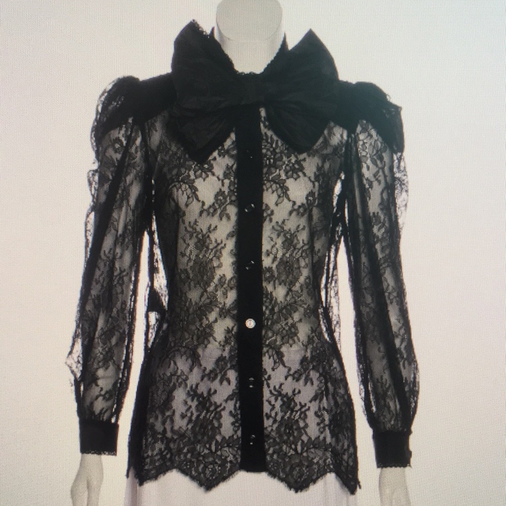 SOLD📌Gucci Chantilly lace top